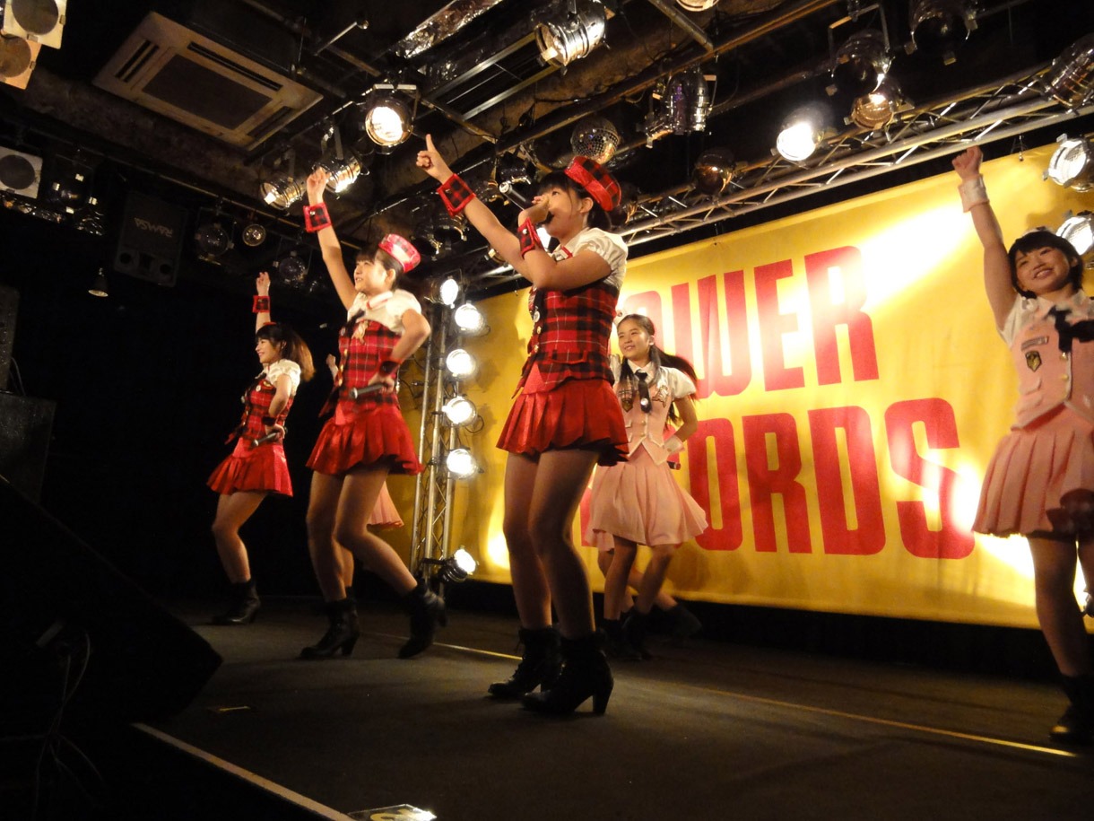 写真は昨日9月28日に行われたニューシングル「タチアガール」発売記念イベントの様子。