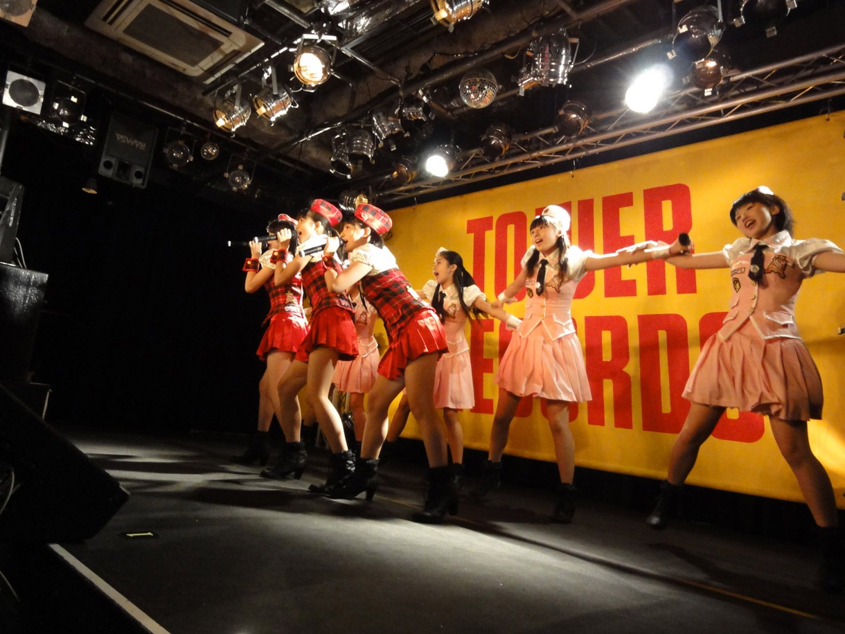 写真は昨日9月28日に行われたニューシングル「タチアガール」発売記念イベントの様子。