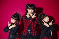 BABYMETALの3人が所属するさくら学院はキャンペーンポスター「NO MUSIC, NO IDOL?」のコラボ第1弾に登場した。