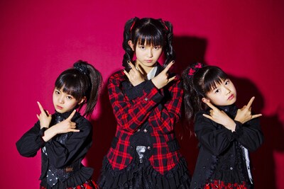 BABYMETALの3人が所属するさくら学院はキャンペーンポスター「NO MUSIC, NO IDOL?」のコラボ第1弾に登場した。