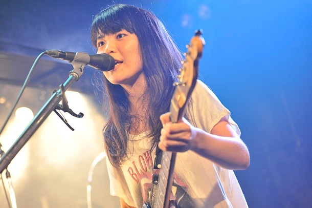 橋本絵莉子（G, Vo）