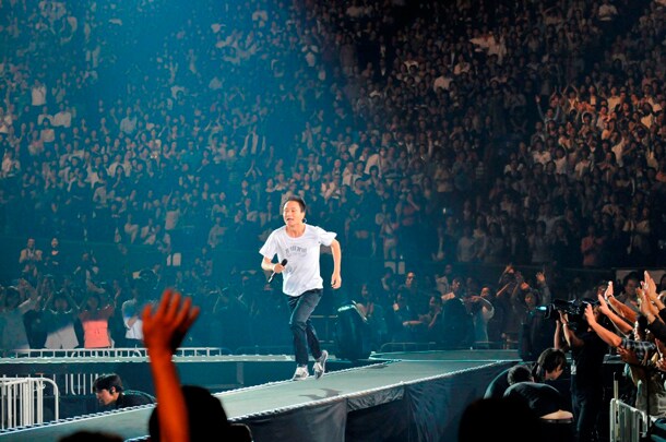 全500メートルの花道を元気に駆け抜ける小田和正。（撮影：菊地英二）