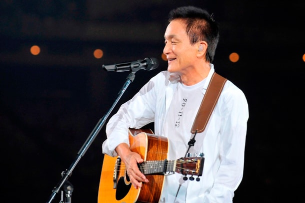 現在64歳の小田和正。今回のライブをもって東京ドーム公演最年長記録を自ら更新した。（撮影：菊地英二）