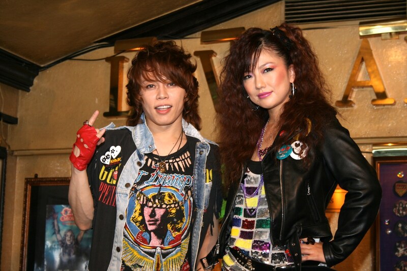 西川貴教（写真左）と島谷ひとみ（右）。