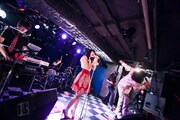 新宿LOFTで開催された戸川純とのツーマンライブでのアーバンギャルド。(PHOTO by 名鹿祥史)