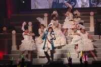 コンサートのオープニング曲「Mr.Moonlight ～愛のビッグバンド～」では、華麗なダンスを披露。