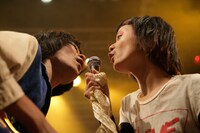 マーヤLOVE（写真左 / N'夙川BOYS）、リンダdada（写真右 / N'夙川BOYS）（撮影：埼玉泰史）