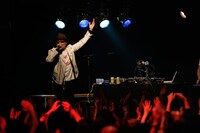 ギュウゾウ申し訳Jr.（電撃ネットワーク）（撮影：埼玉泰史）