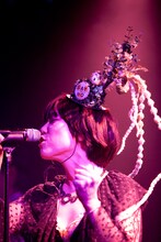 写真は9月30日に心斎橋CLUB QUATTROで行われたEGO-WRAPPIN'ライブでの中納良恵（Vo）。