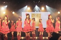 「ラムネの飲み方」を歌唱するSKE48チームKII。