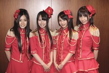 写真左から古川愛李、高柳明音、小木曽汐莉、秦佐和子。