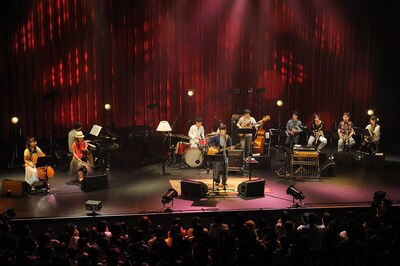 本編後半で展開された、ストリングス隊とホーン隊とのセッションの模様。