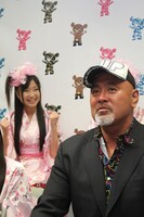 有安杏果（写真左）と武藤敬司（右）。