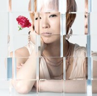 椎名林檎の最新シングル「カーネーション」ジャケット。タイトル曲はNHK連続テレビ小説「カーネーション」の主題歌としてオンエア中。