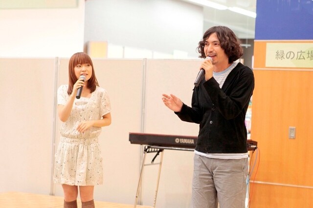 イオン石巻ショッピングセンターで行われたトーク＆ライブの模様。