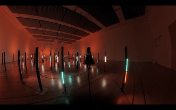 「ノルニル」ビデオクリップ（ブラックタイプ）のワンシーン。