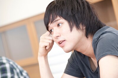 インタビューを受ける入江良介。