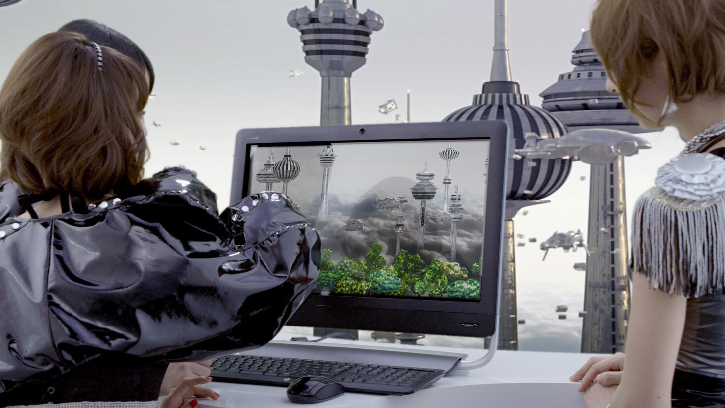 写真は「HPサポートエンジェルNEXT タッチ篇」の1シーン。