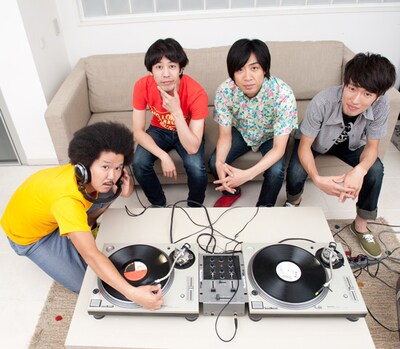 持ち寄ったレコードを再生しながら丁寧に解説してくれたFUNKY 4。