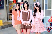 番組衣装を身にまとったSKE48メンバー。写真左から松井玲奈、松井珠理奈、高柳明音。