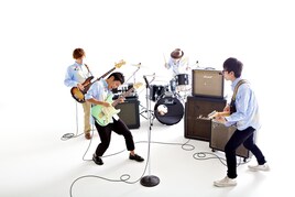 S.R.Sからギター向尾、ドラム畑中が脱退