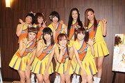 記者会見の様子。写真前列左から原望奈美、増田有華、梅田悠、浦野一美。後列左から中島愛子、田嶌友里香、西脇彩華、小林由佳、長谷川桃。