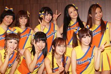 記者会見の様子。写真前列左から原望奈美、増田有華、梅田悠、浦野一美。後列左から中島愛子、田嶌友里香、西脇彩華、小林由佳、長谷川桃。