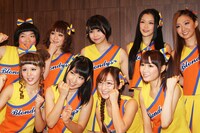 記者会見の様子。写真前列左から原望奈美、増田有華、梅田悠、浦野一美。後列左から中島愛子、田嶌友里香、西脇彩華、小林由佳、長谷川桃。