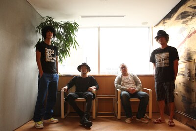インタビュー参加アーティスト。写真左から田中和将（Permanents）、TOSHI-LOW（OVERGROUND ACOUSTIC UNDERGROUND）、戸川琢磨（COMEBACK MY DAUGHTERS）、高野勲（Permanents）。