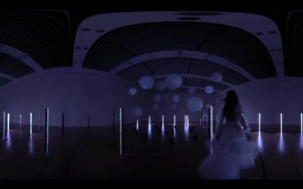 「ノルニル」ビデオクリップ（ホワイトタイプ）のワンシーン。