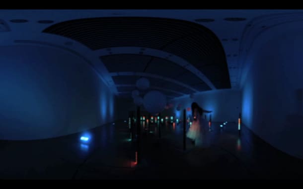 「ノルニル」ビデオクリップ（ホワイトタイプ）のワンシーン。