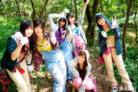 写真は「目指せ昆虫マスター！」より。左から小森美果、宮崎美穂、北原里英、柏木由紀、河西智美、佐藤すみれ。