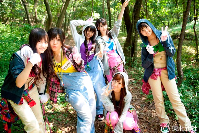 写真は「目指せ昆虫マスター！」より。左から小森美果、宮崎美穂、北原里英、柏木由紀、河西智美、佐藤すみれ。