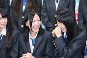 写真左から高柳明音、松井珠理奈、松井玲奈。
