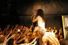 毛皮のマリーズ、2011年10月8日茨城・水戸ライトハウス公演の模様。