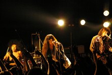 毛皮のマリーズ、2011年10月8日茨城・水戸ライトハウス公演の模様。