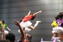 百田夏菜子、第2部のえびぞりジャンプ。