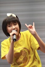 第2部の冒頭では「いいかお前ら！ お前らの時間を私たちに預けろー！」と観客をアジッた玉井詩織。