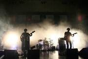 写真は昨日10月10日に行われた野音公演の模様。
