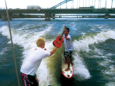 写真は「take it HIGHER!!」ビデオクリップ撮影の様子。