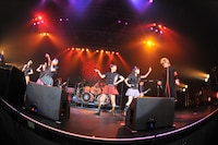 「キミとセカイ」ではお返しとばかりに、綾小路と早乙女がダンサーを務めた。（撮影：小川舞）