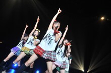 8曲連続の快挙を成し遂げた玉井詩織（写真左から2人目）はMCで「不安だったけど、いいライブになったと思います」と笑顔で語った。（撮影：小川舞）