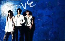 アルバムジャケットと同じく、新宿LOFTで撮影されたa flood of circleの最新アーティスト写真。