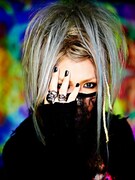 「ROCK AND READ」第38号に掲載されるthe GazettEの葵のグラビア写真。