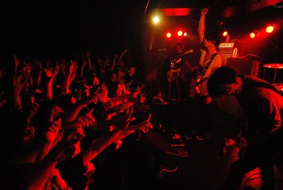 写真は昨日10月12日に新代田FEVERで行われた[Champagne]のライブの模様。