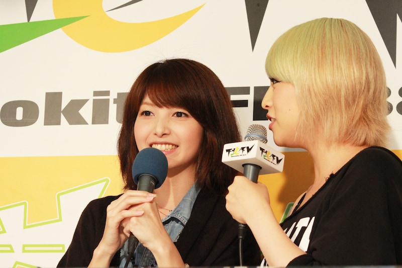 それぞれソロとして活動中の柴田あゆみ（写真左）と大谷雅恵（右）。メロン記念日解散後もメンバー同士の交流は深い。