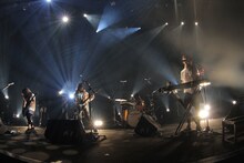 超満員のオーディエンスを前に、堂々としたパフォーマンスを繰り広げたねごと。