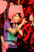 「れにちゃんは私の希望なんです!」と熱く語った神聖かまってちゃん・みさこ。この日のファッションは当然、高城れにのイメージカラーである紫一色(写真:釘野孝宏)。