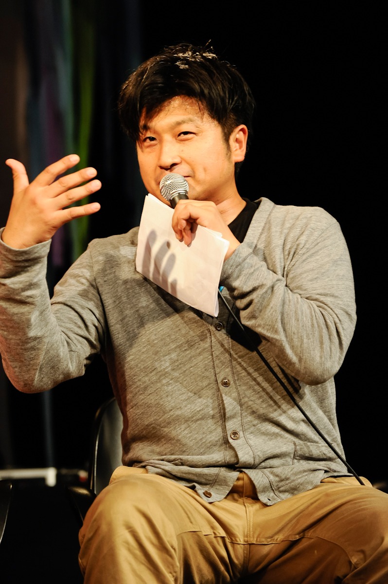 ももクロの中野サンプラザ公演を収めたライブDVDを最近購入したダイノジ大谷。合計270分におよぶライブ映像だが「DVDを早送りせずに観たのは初めて」というほどのめり込んだとのこと（写真：釘野孝宏）。