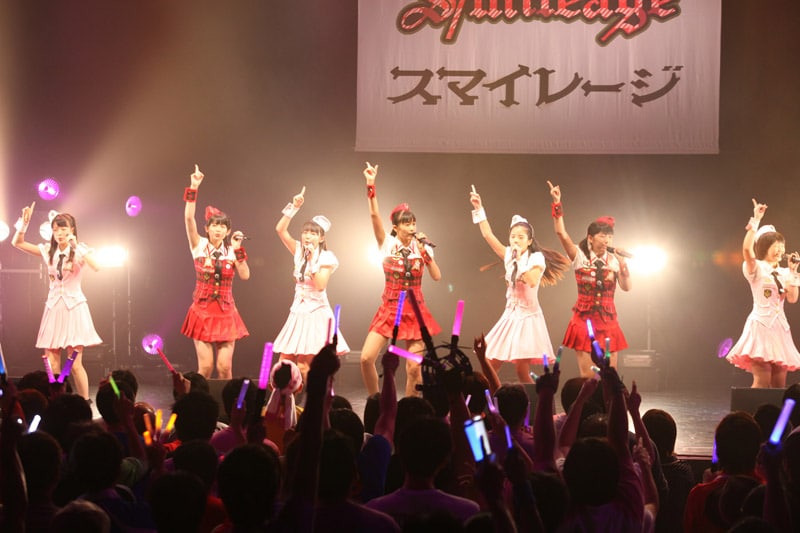 昇格発表後には、新生スマイレージ7人によるミニライブも行われた。